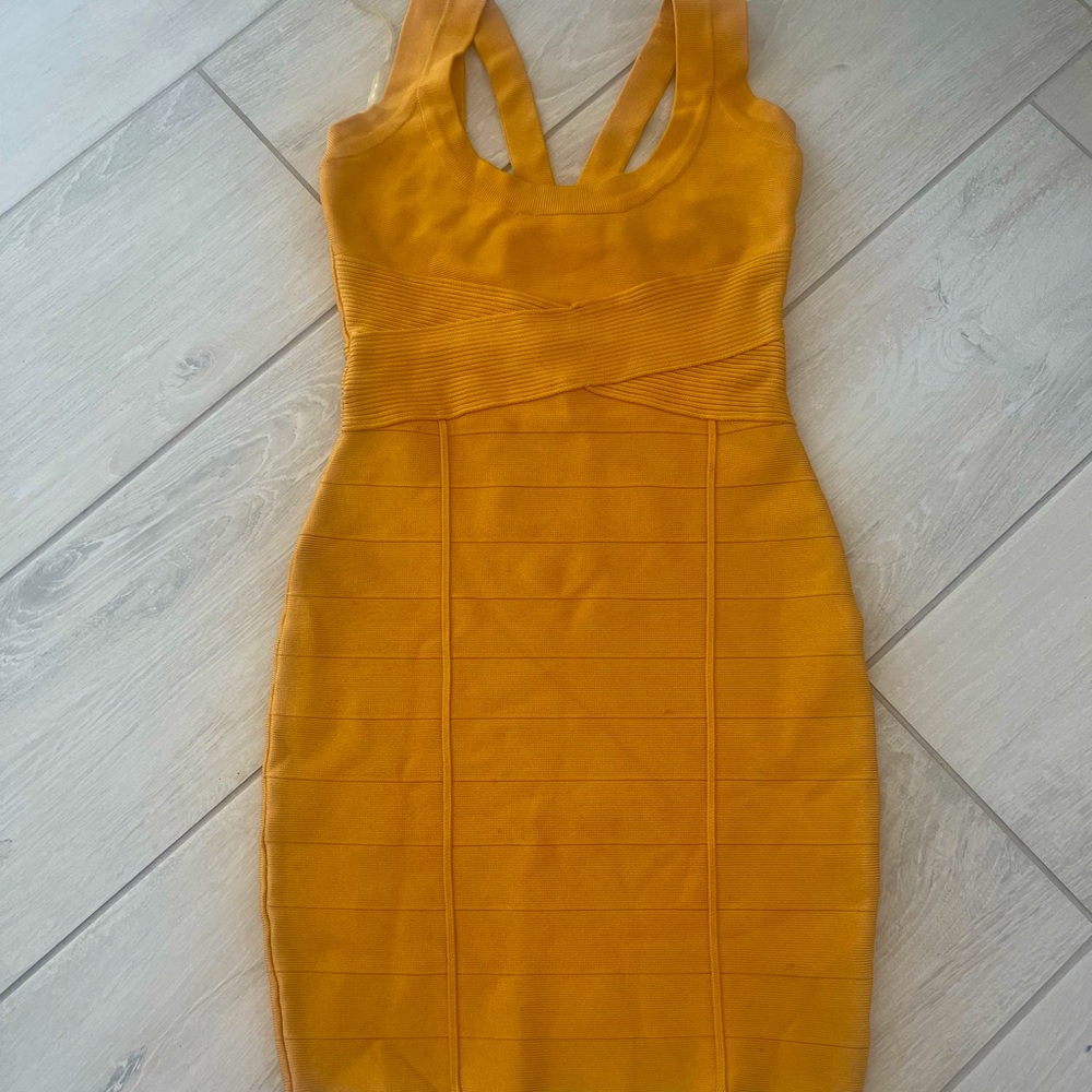 GUESS MARCIANO - yellow body-con mini dress with scoop neck - Size XS
